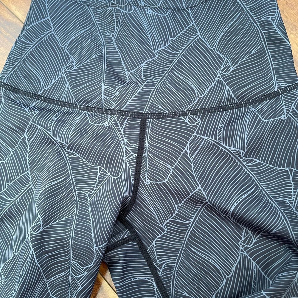 Wela banana leaf print workout leggings